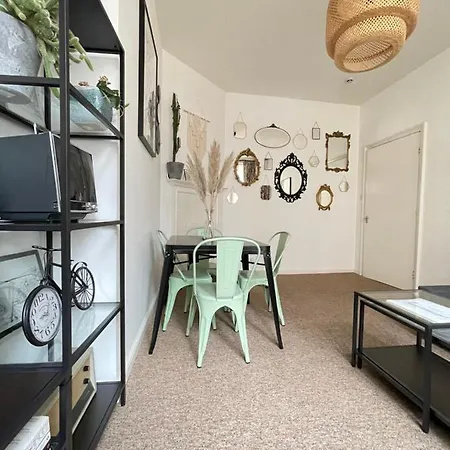 Located Two Bedroom Lejlighed