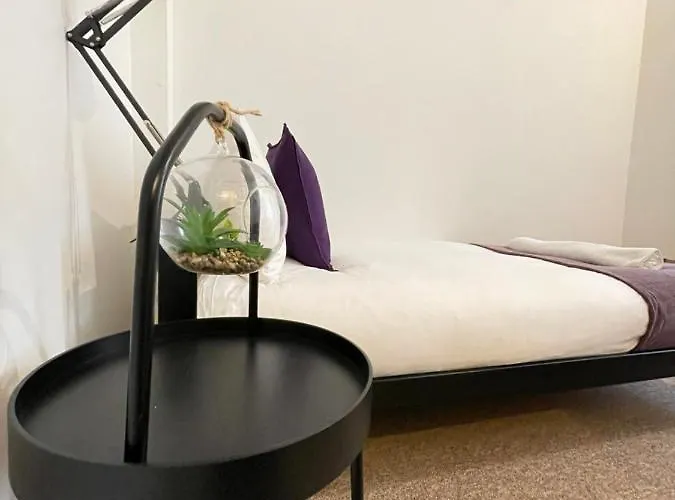 Lejlighed Located Two Bedroom *