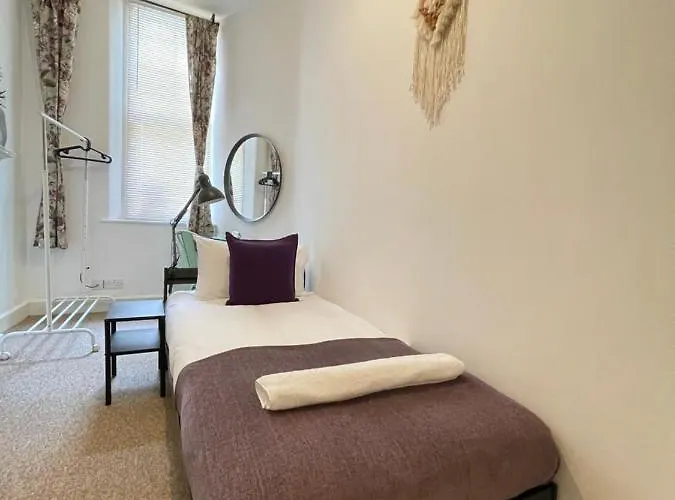 Located Two Bedroom Lejlighed *