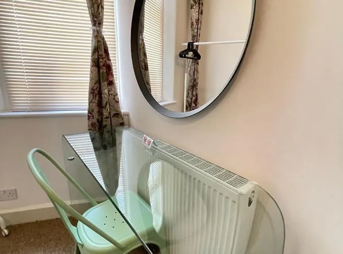 Lejlighed Located Two Bedroom Bristol