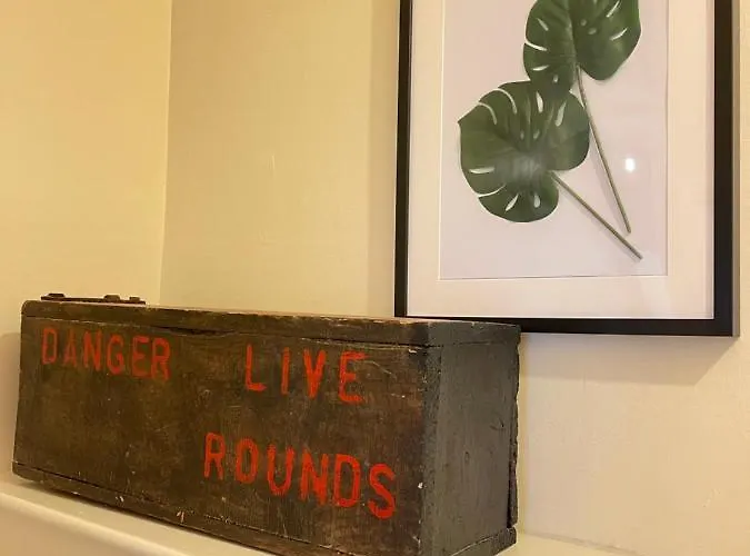 Located Two Bedroom * Bristol