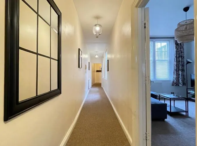 Located Two Bedroom * Bristol