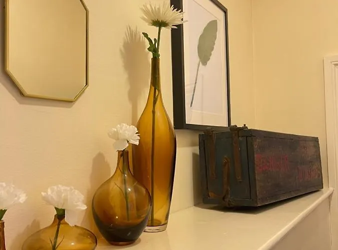 Located Two Bedroom * Bristol