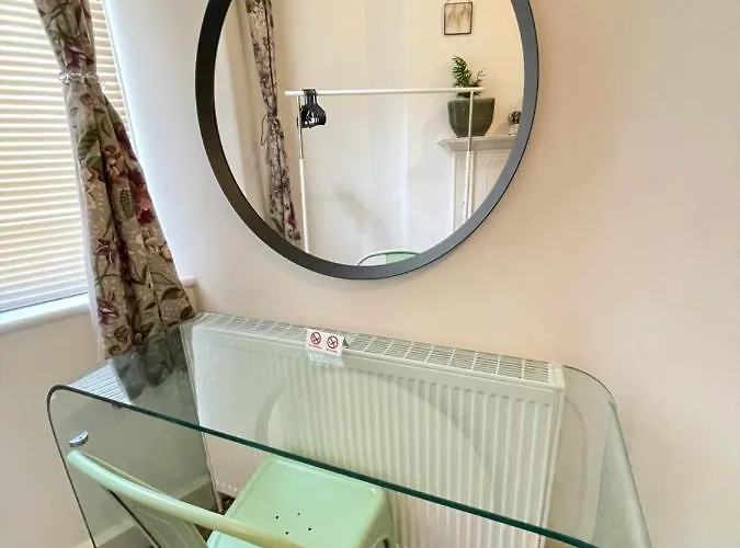 Located Two Bedroom * Bristol