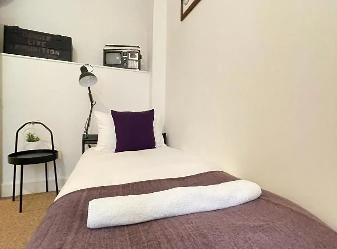 Located Two Bedroom Bristol