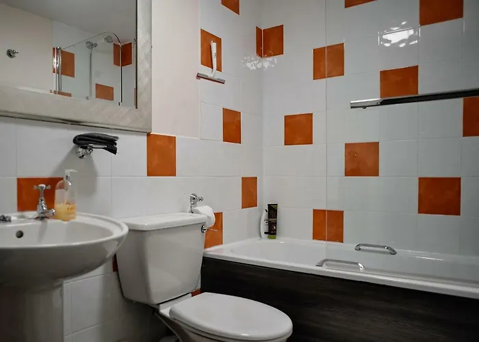 Located Two Bedroom Lejlighed *