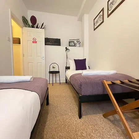 Located Two Bedroom * Bristol