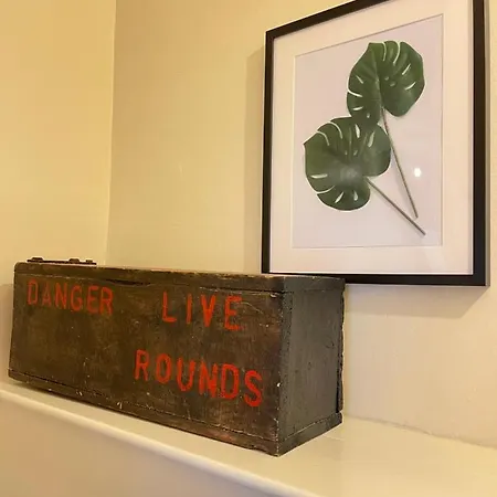 Located Two Bedroom * Bristol