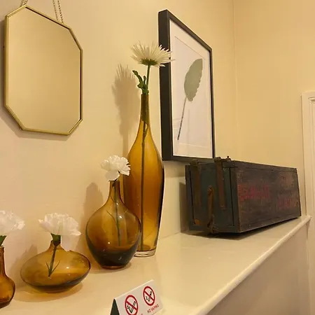 Located Two Bedroom * Bristol