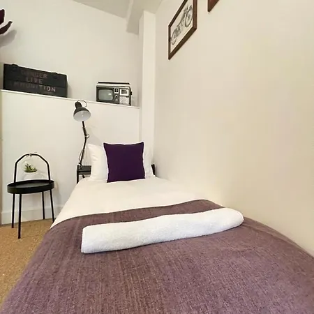 Located Two Bedroom Bristol