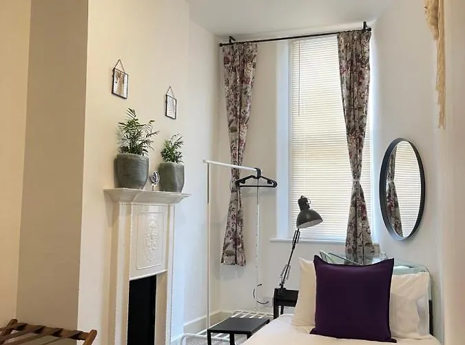 Located Two Bedroom Апартаменти