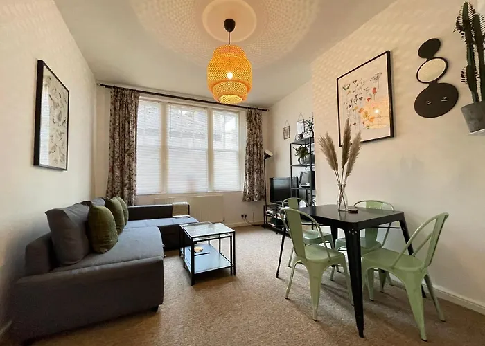 Located Two Bedroom Апартаменти